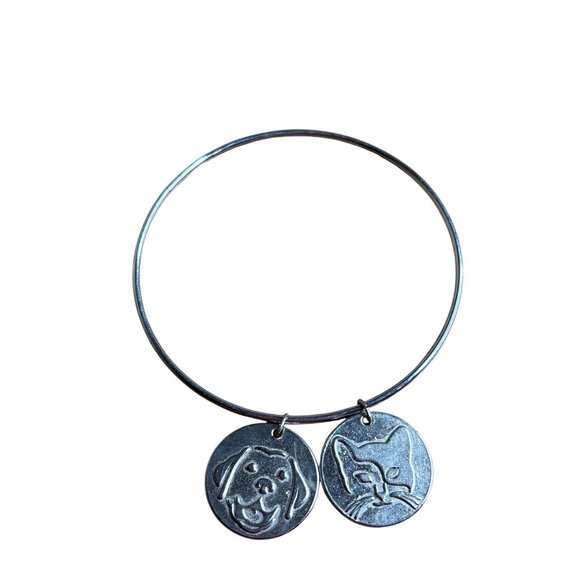 Cat & Dog Charm Bracelet 8.5 inches Silvertone Bangle - Picture 2 of 4